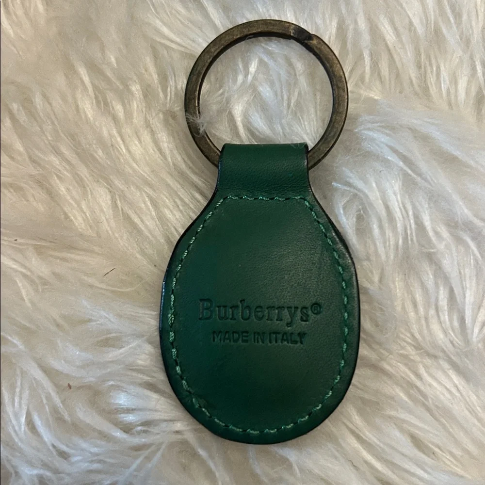 Burberry’s Vintage Green leather keychain with nova check unisex